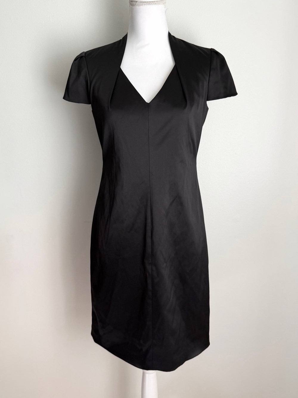 Elie Tahari Black Satin V Neck Short Sleeve Dress Size Small